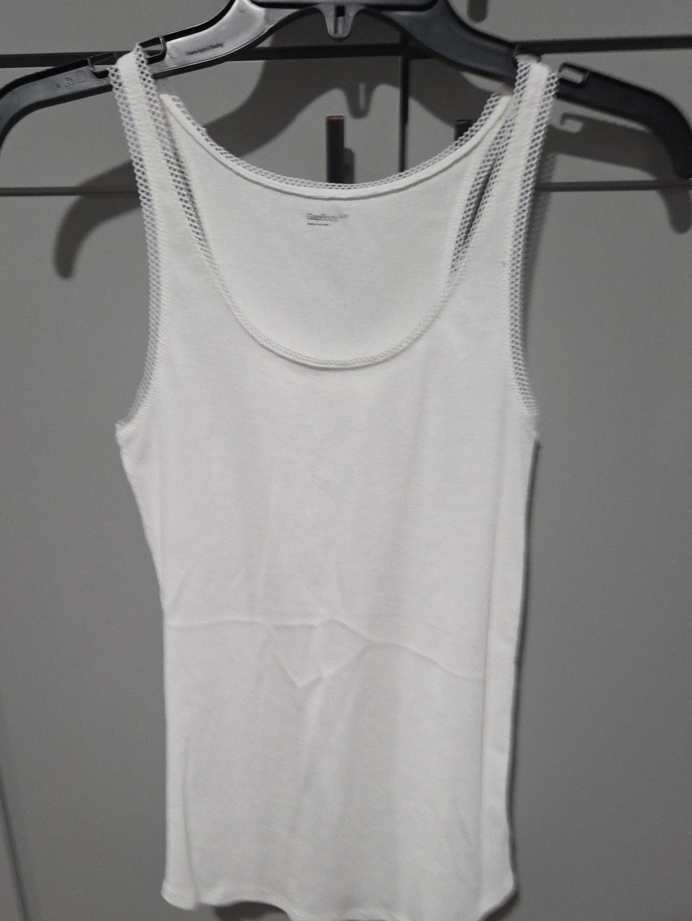 Women’s White Ribbed Scoop Neck Tank Top, 2 Pack.